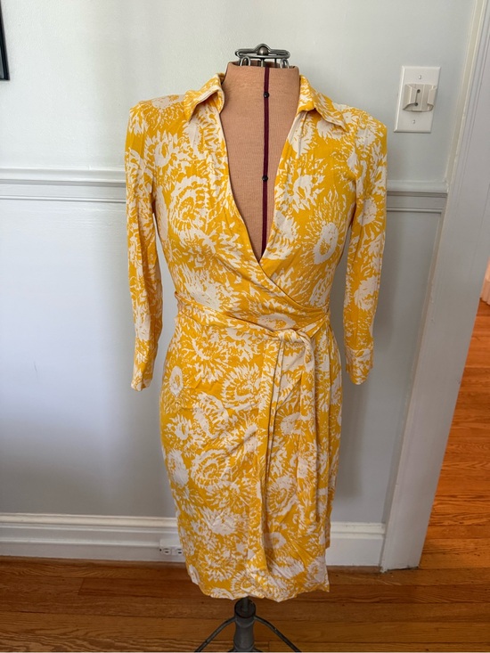 Diane Von Furstenberg Dresses & Skirts - Diane Von Furstenberg Yellow and White Floral Wrap Midi Dress